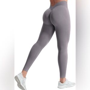 NWOT Seamless Lifting Scrunch Butt Leggings with V back in Taupe size Small